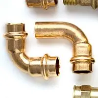 Латунный отвод муфтовый 20 мм купить Белгород
